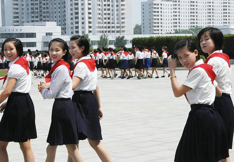 朝鲜大学校服图片